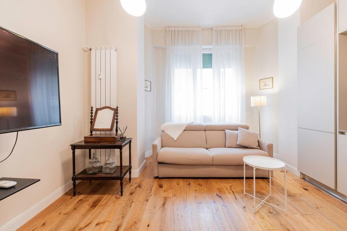 Homeby, Appartamento Tiepolo ミラノ エクステリア 写真